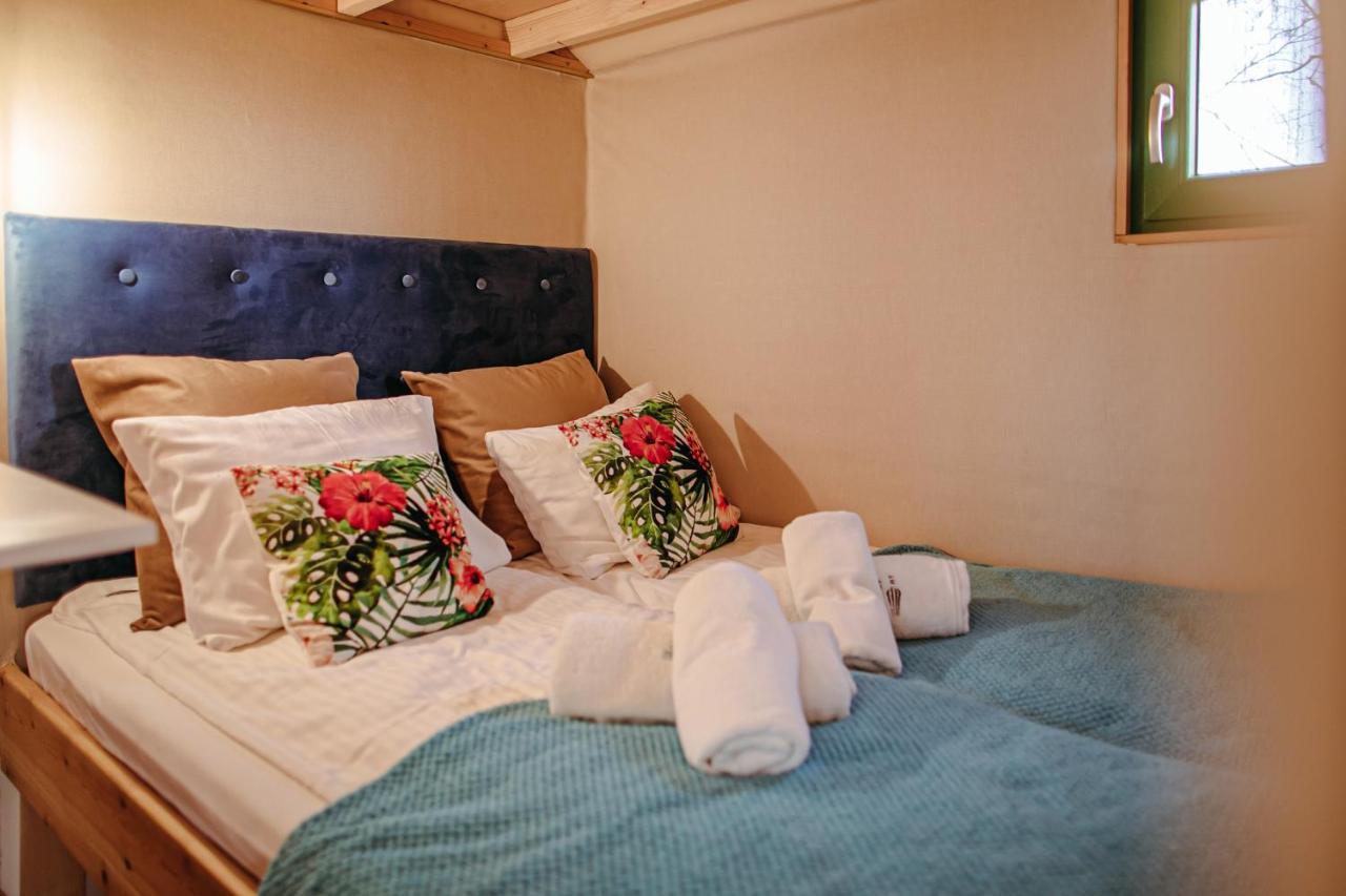 Herbals - Tree&Lake Houses With Bath, Sauna, Bikes, Motorboat Mielno  Rom bilde