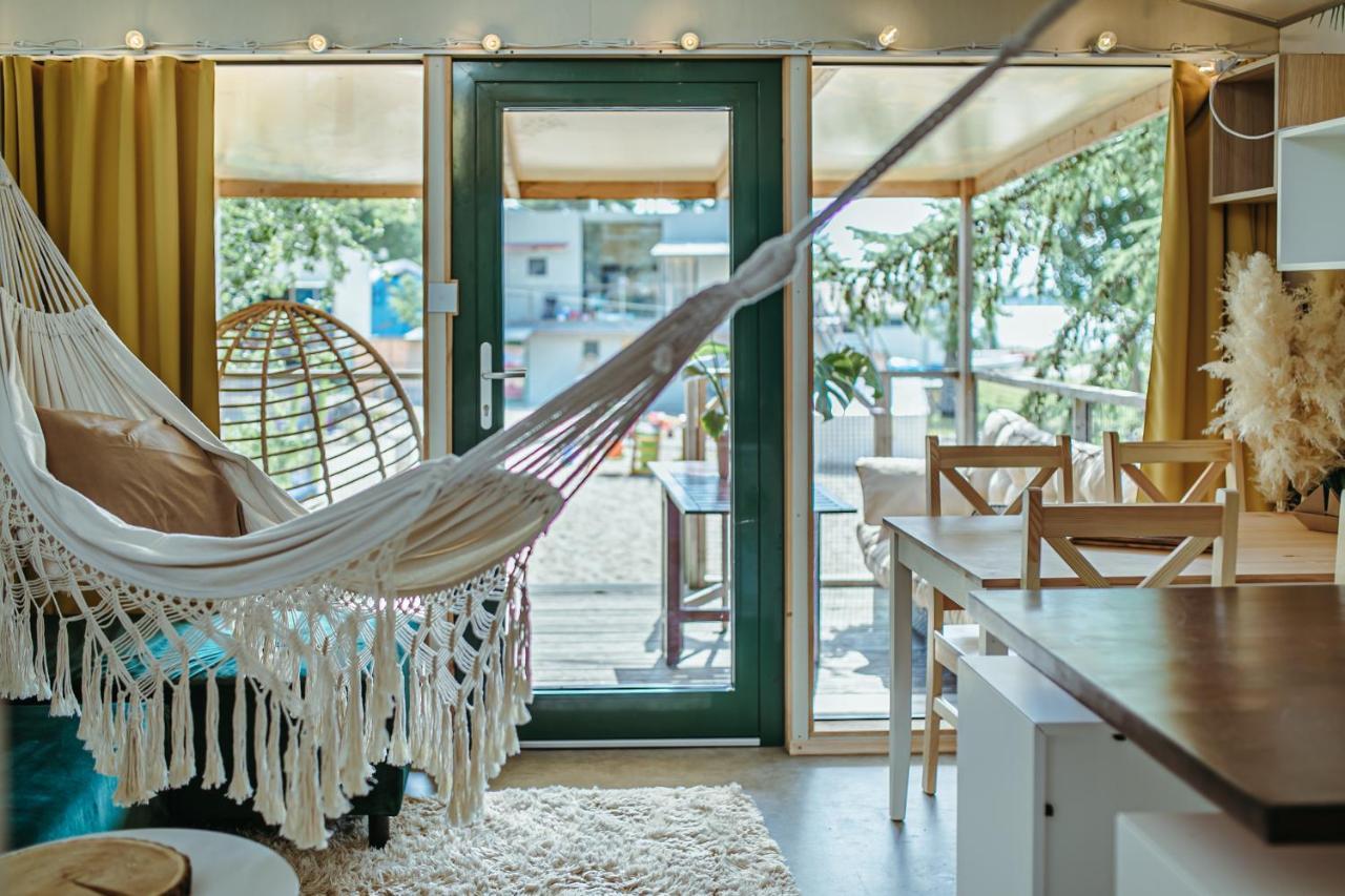 Herbals - Tree&Lake Houses With Bath, Sauna, Bikes, Motorboat Mielno  Rom bilde