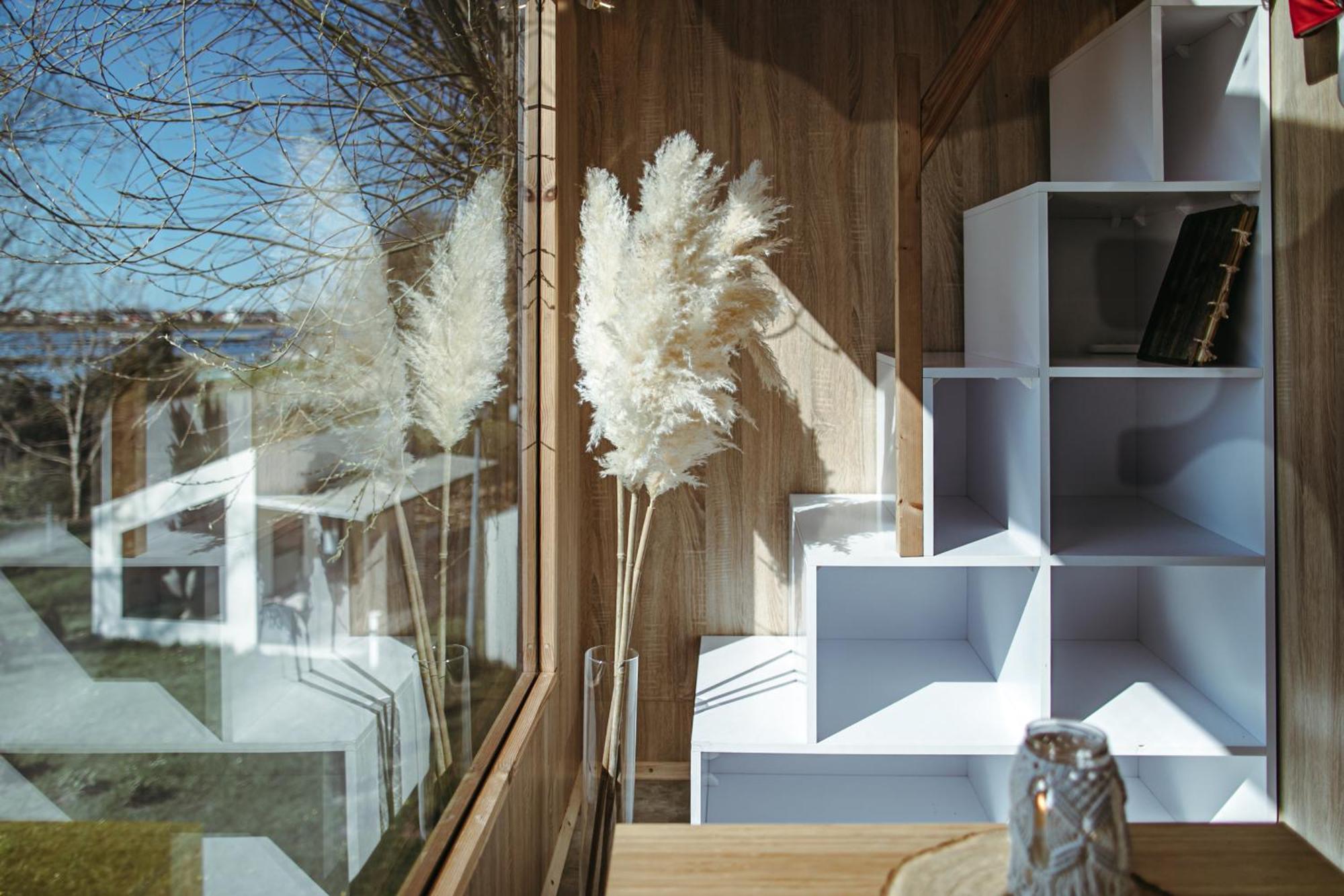 Herbals - Tree&Lake Houses With Bath, Sauna, Bikes, Motorboat Mielno  Rom bilde