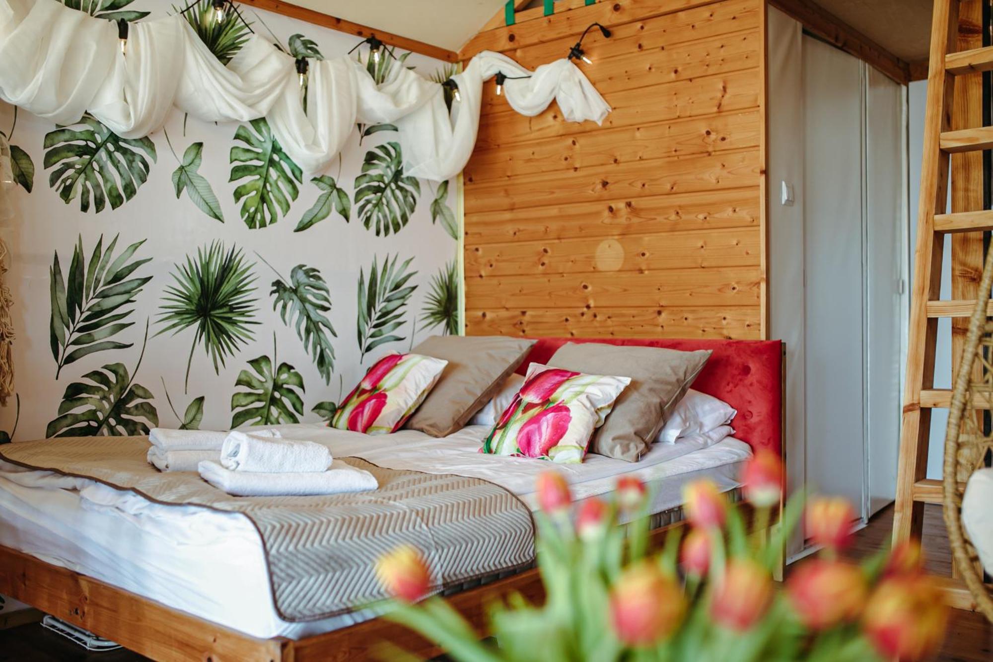 Herbals - Tree&Lake Houses With Bath, Sauna, Bikes, Motorboat Mielno  Rom bilde